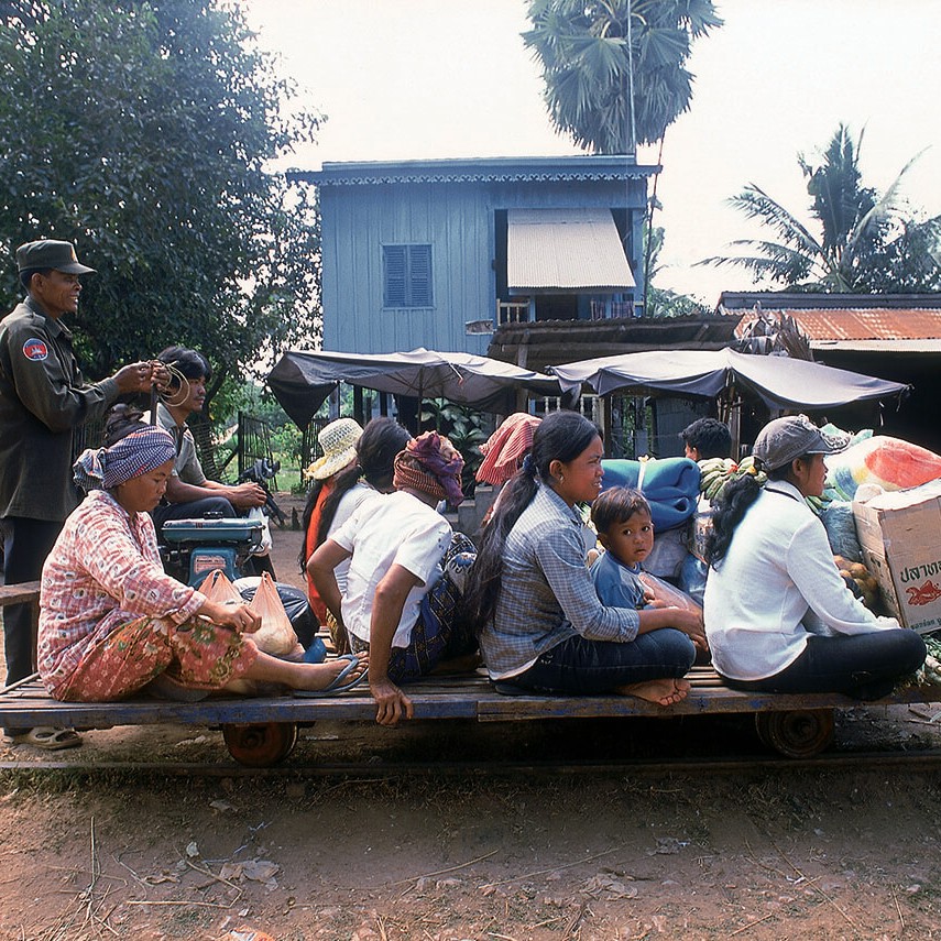 Cambodia. Battambang Province . Moung Russei, bamboo train departure